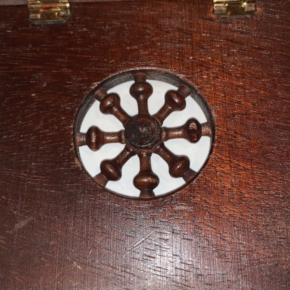 Vintage Hand Carved Footed Wooden Trinket Box - Picture 8 of 9
